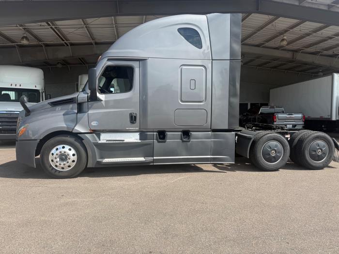 2022 Freightliner Cascadia-17