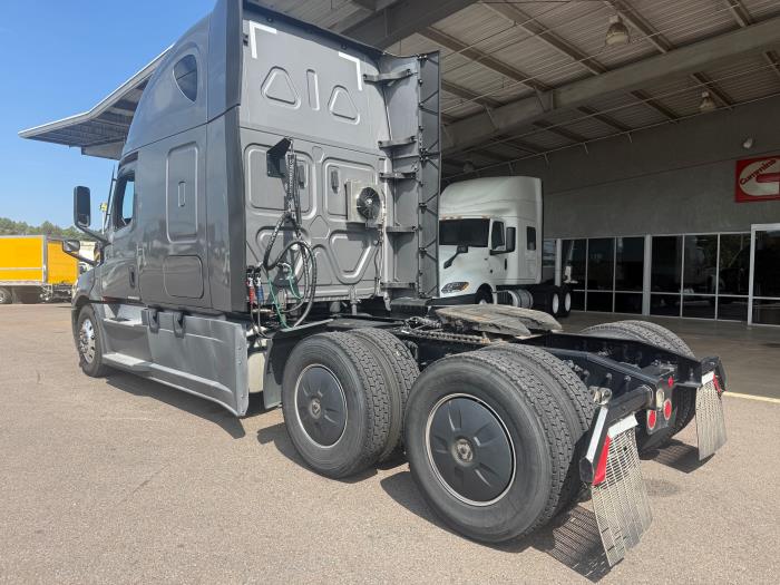 2022 Freightliner Cascadia-18