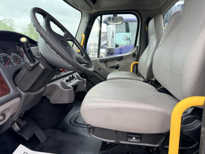 2020 Freightliner Business Class M2 106-19