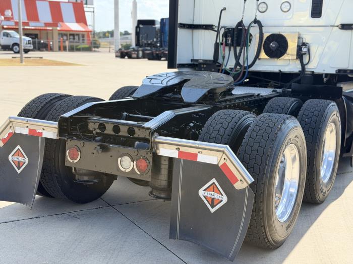 2022 International LT625-10