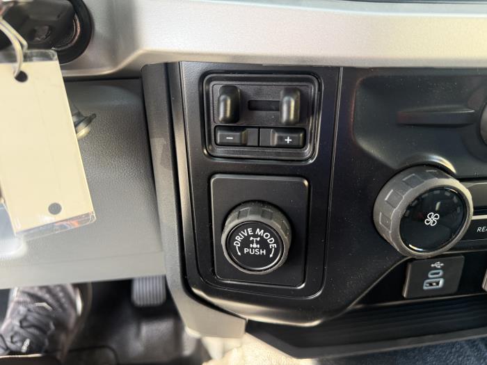 2027 Ford F-350-33