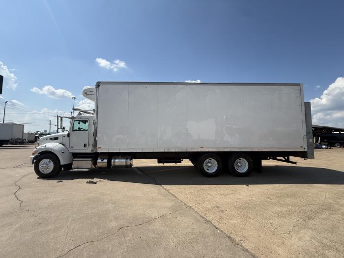 2019 Peterbilt 348-2