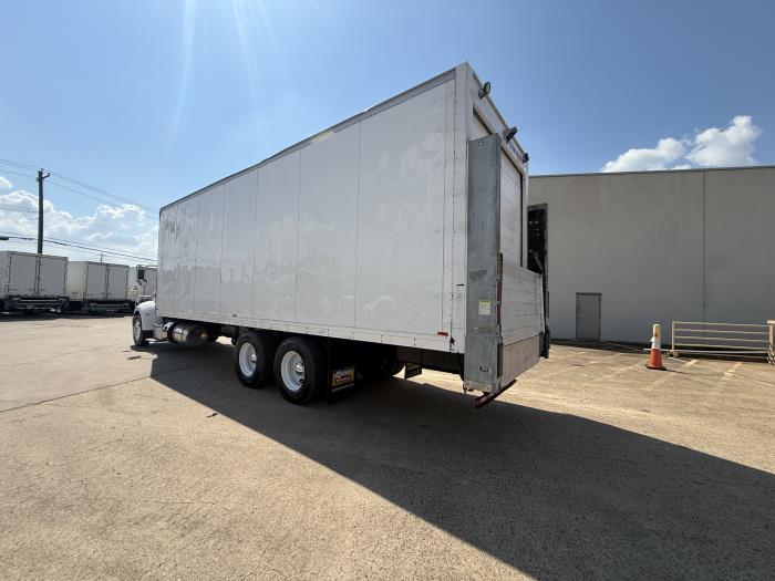 2019 Peterbilt 348-6