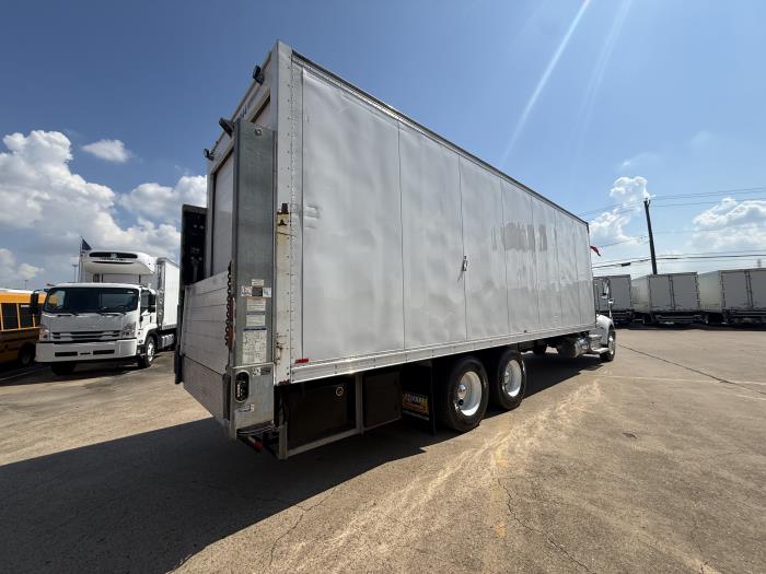 2019 Peterbilt 348-8