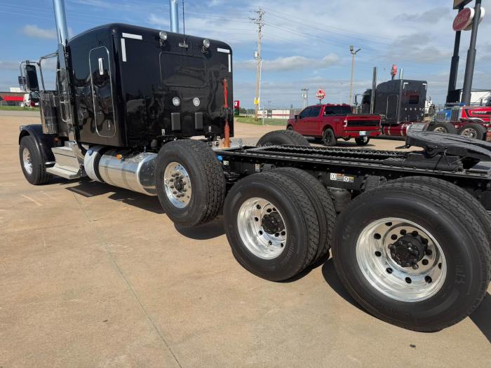 2027 Peterbilt 589-3