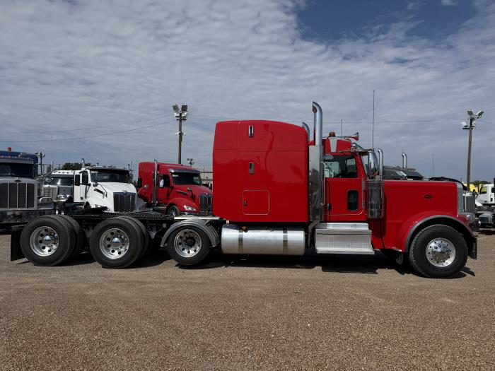 2024 Peterbilt 389-11