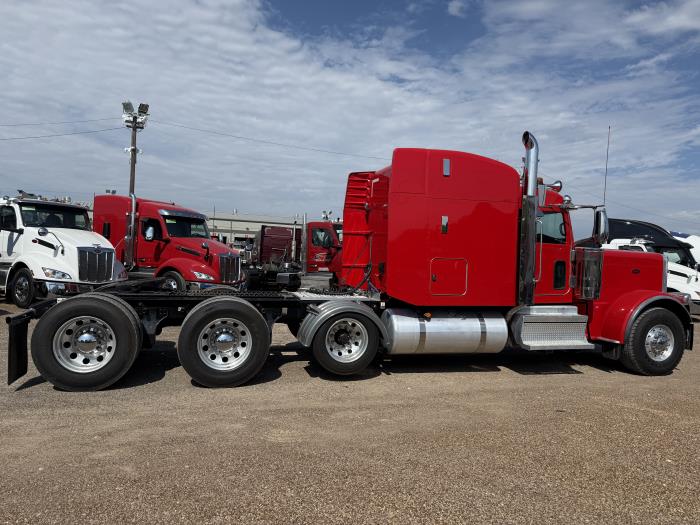 2024 Peterbilt 389-12