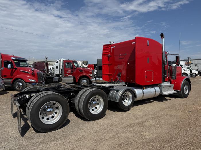 2024 Peterbilt 389-2