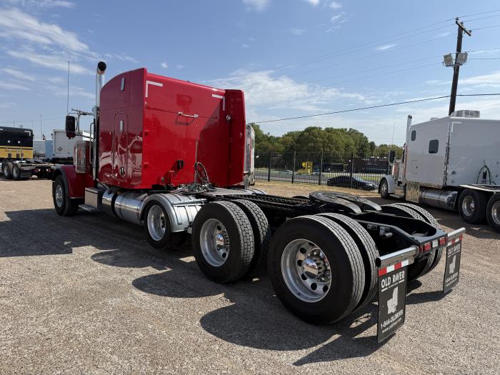 2024 Peterbilt 389-15