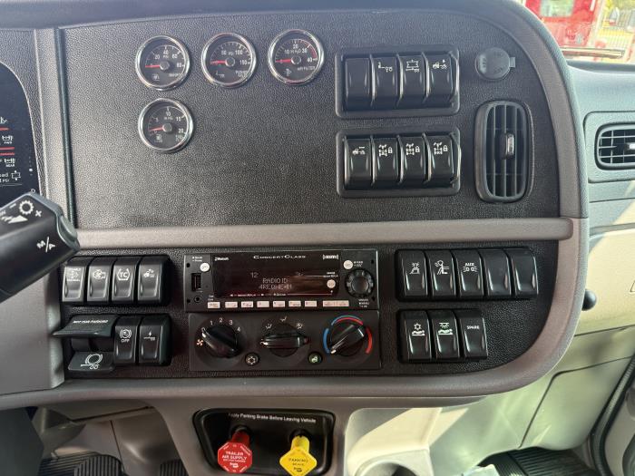 2024 Peterbilt 389-28
