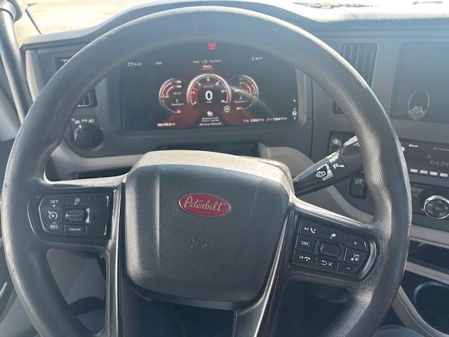 2022 Peterbilt 579-2