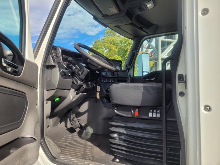 2022 International LT625-10