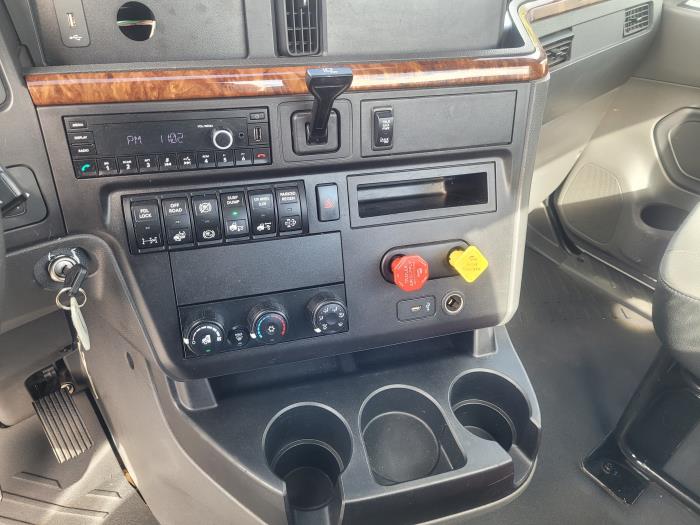 2022 International LT625-15