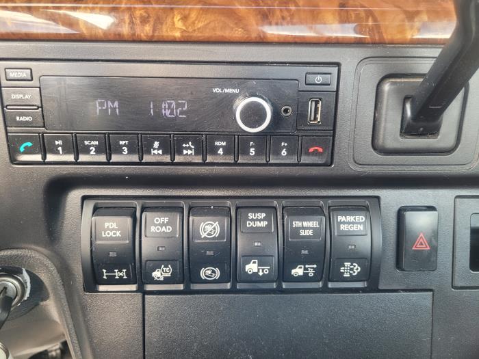 2022 International LT625-16