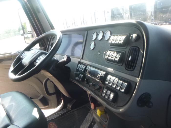 2024 Peterbilt 389-18