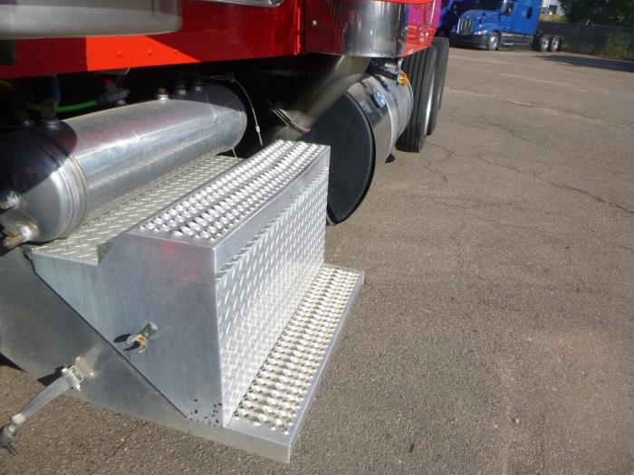 2024 Peterbilt 389-29