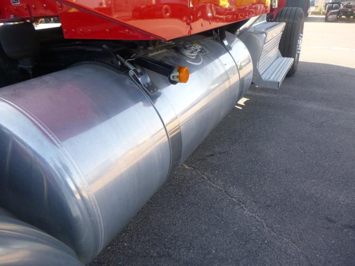 2024 Peterbilt 389-37
