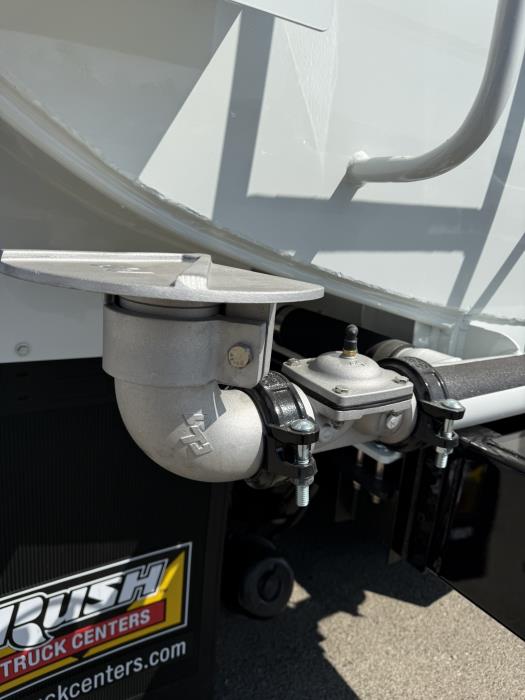 2027 Peterbilt 548-8