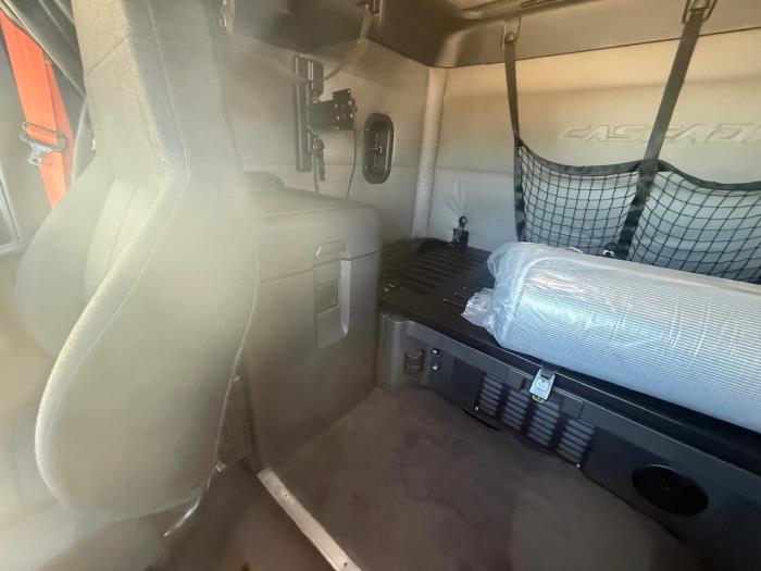 2019 Freightliner Cascadia-12