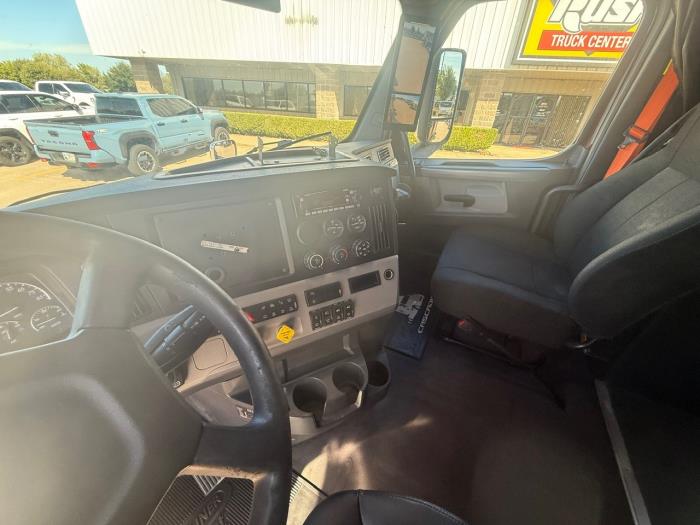 2019 Freightliner Cascadia-13