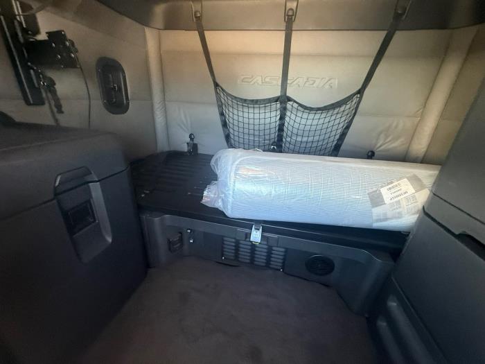 2019 Freightliner Cascadia-16