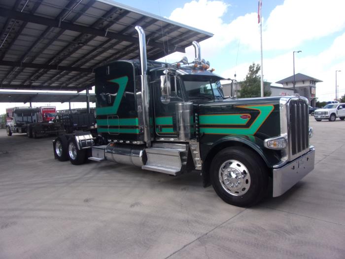 2022 Peterbilt 389-2