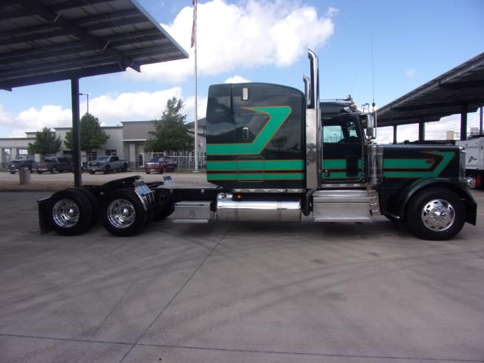 2022 Peterbilt 389-3