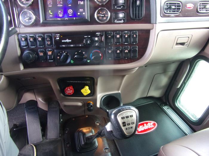 2022 Peterbilt 389-11