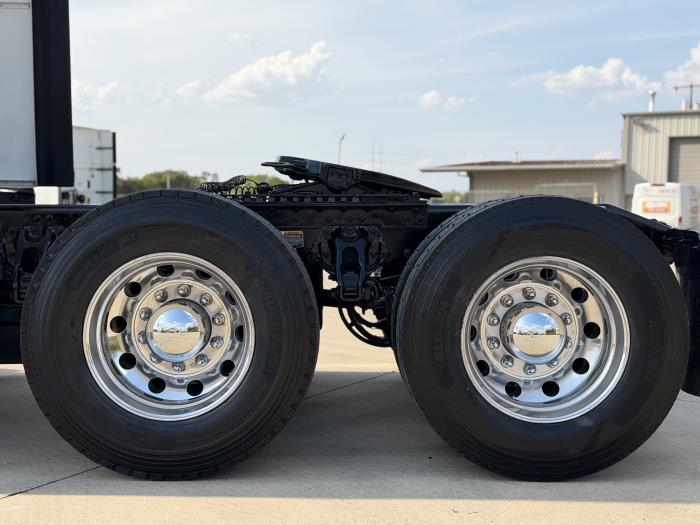 2023 Peterbilt 579-9