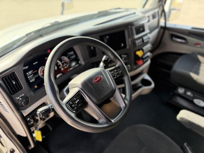 2023 Peterbilt 579-17
