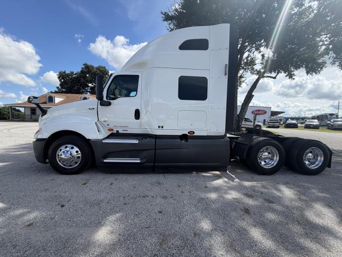 2022 International LT625-8