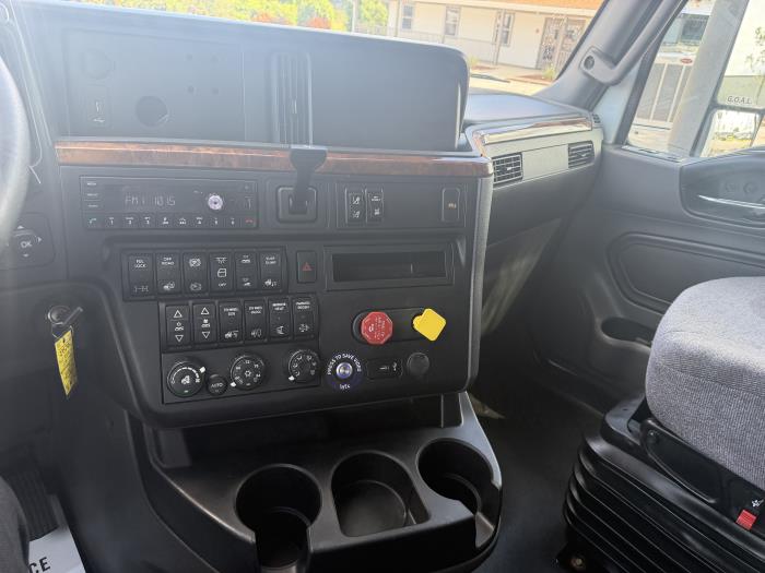 2022 International LT625-12