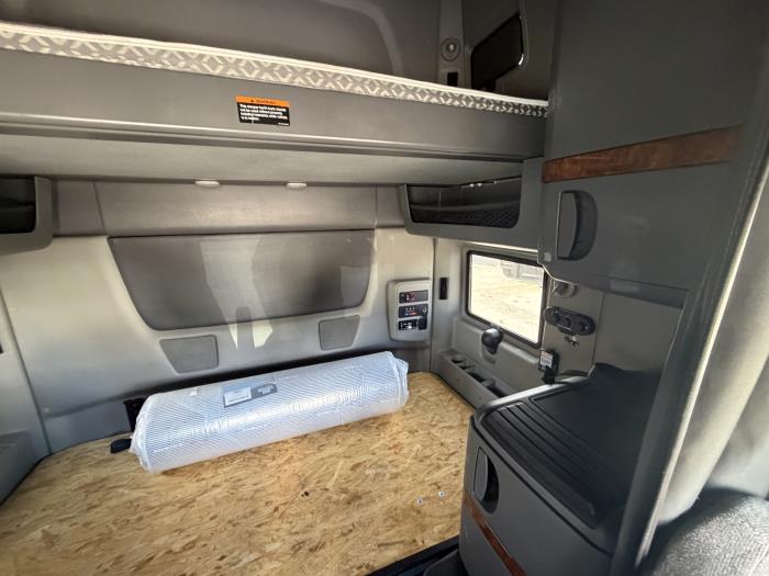 2022 International LT625-13