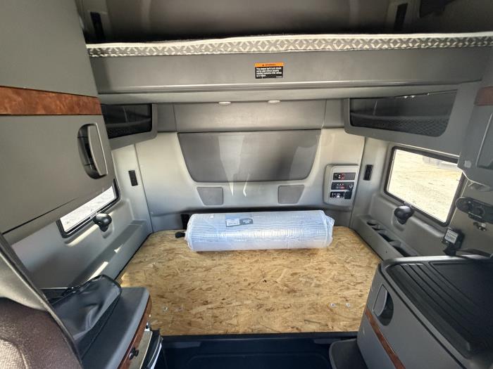 2022 International LT625-14