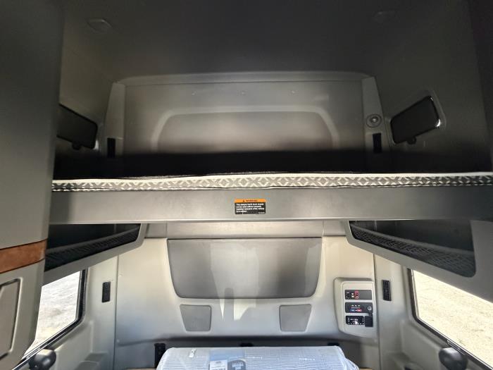 2022 International LT625-16