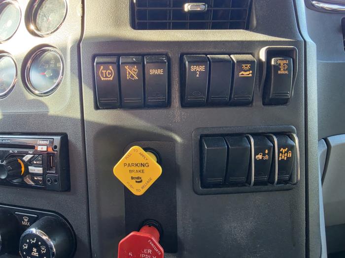 2021 Peterbilt 579-18