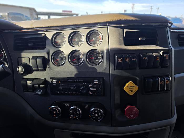 2021 Peterbilt 579-19