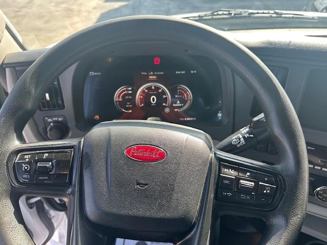 2022 Peterbilt 579-8