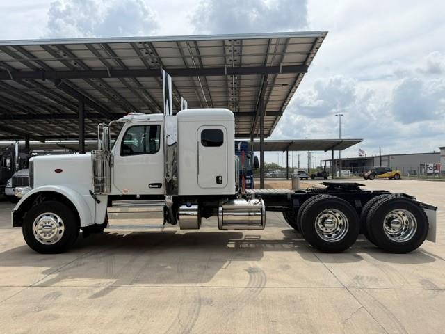 2027 Peterbilt 589-3
