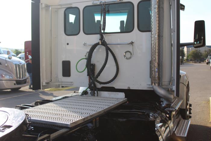 2022 Peterbilt 579-6