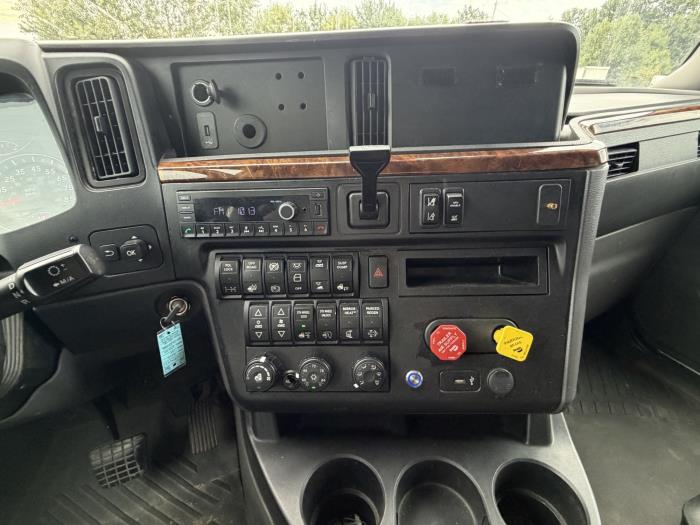 2022 International LT625-2