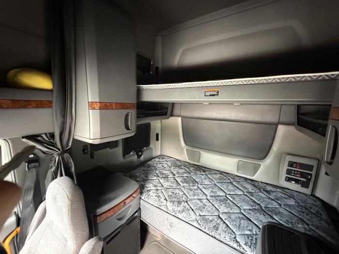 2022 International LT625-6