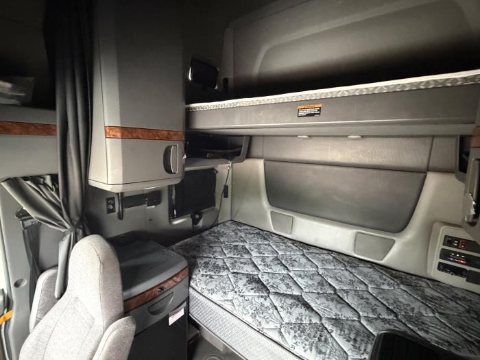 2022 International LT625-4