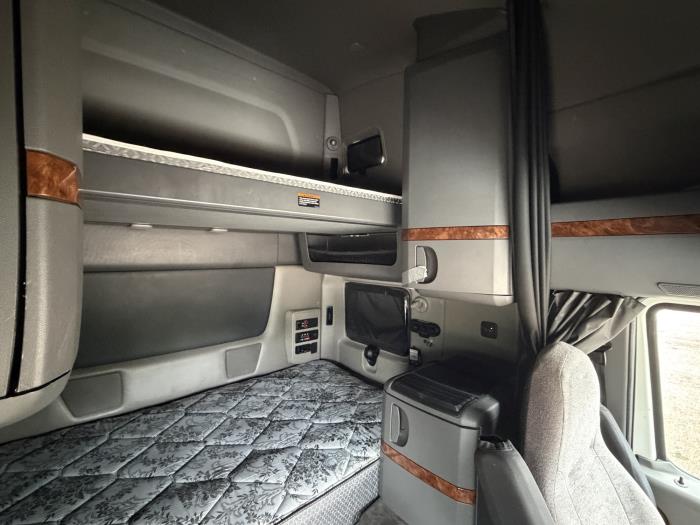 2022 International LT625-5