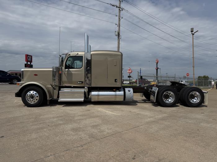 2027 Peterbilt 589-4