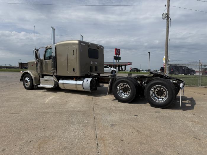 2027 Peterbilt 589-6