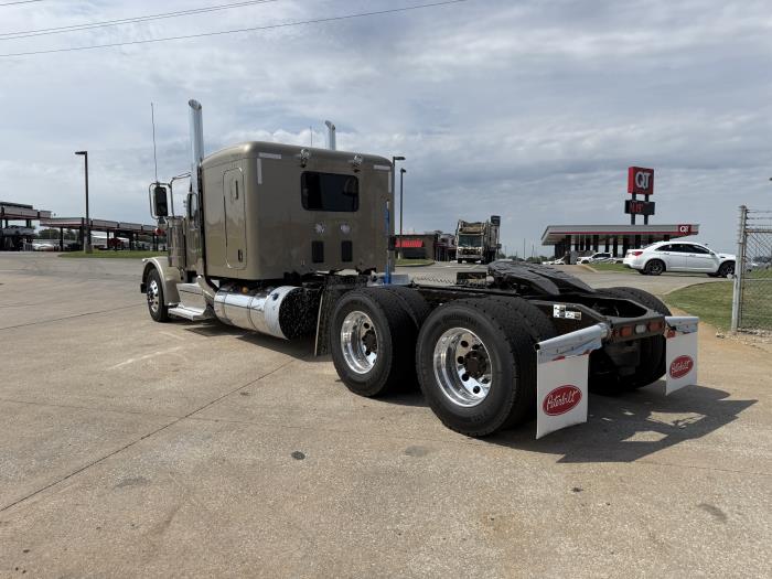 2027 Peterbilt 589-7