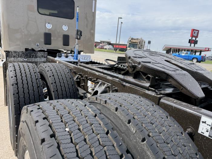 2027 Peterbilt 589-9