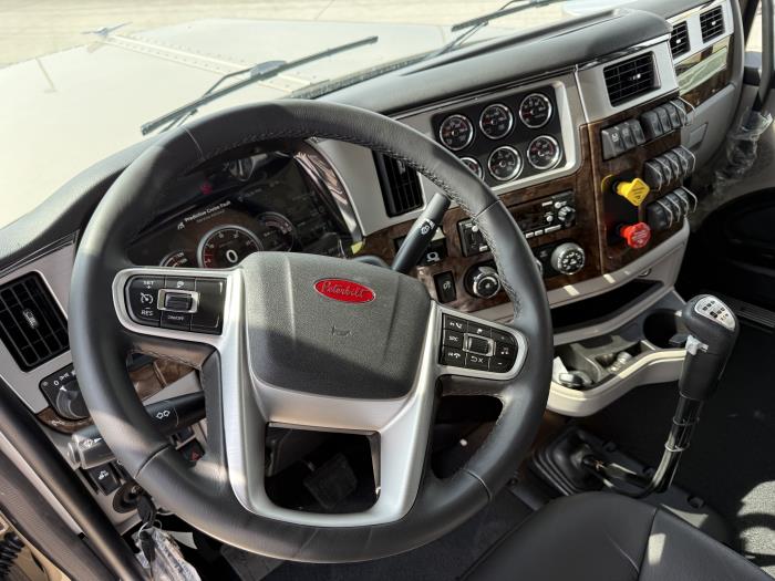 2027 Peterbilt 589-11