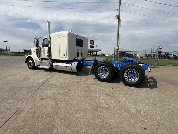 2027 Peterbilt 589-8